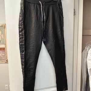 Venti 6 black pleather pants never worn